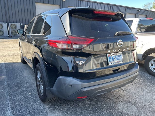 Used 2021 Black Nissan S image 5