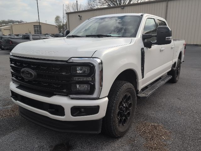 White Metallic 2024 Ford F-250 Super Duty Lariat Crew Cab 4WD Pickup Truck Four-Wheel Drive Automatic