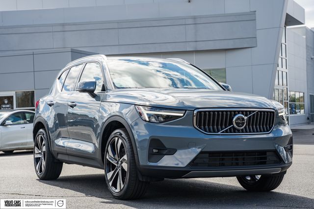 2023 Volvo XC40 B5 Ultimate Bright Theme AWD