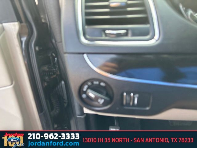 Used Car 2017 Dodge Grand Caravan  Sxt For Sale Under $10,000 In San Antonio, Texas