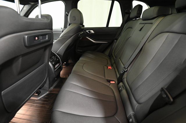 Used 2022 Black BMW xDrive40i image 9