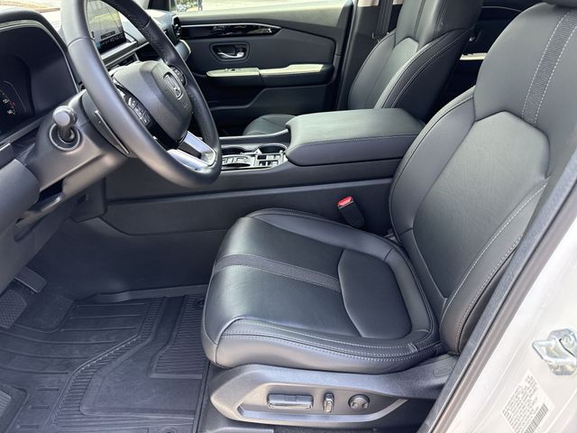 Used 2025 Honda Pilot SUV