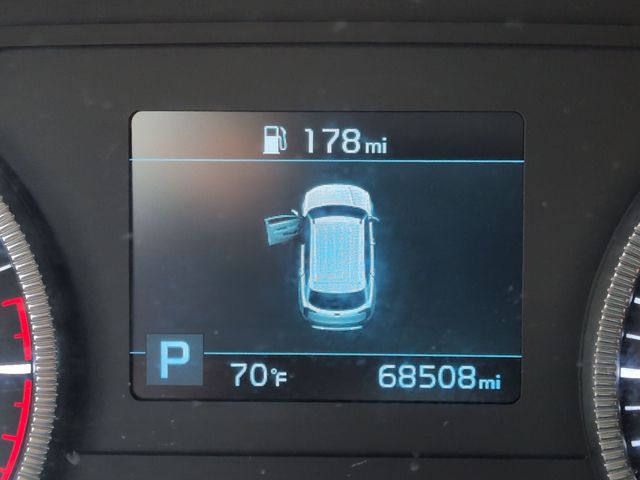 Used 2021 White Kia S image 14