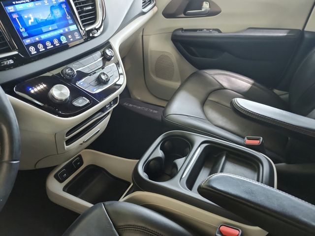Used 2017 Chrysler Pacifica Van