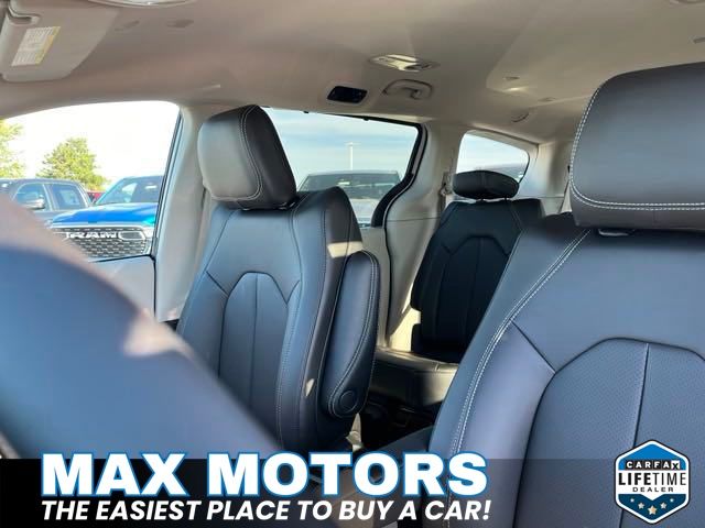 2024 Chrysler Pacifica Touring L 19