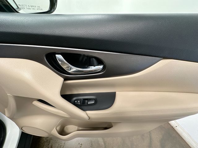 2016 Nissan Rogue SV White at Rafferty Subaru