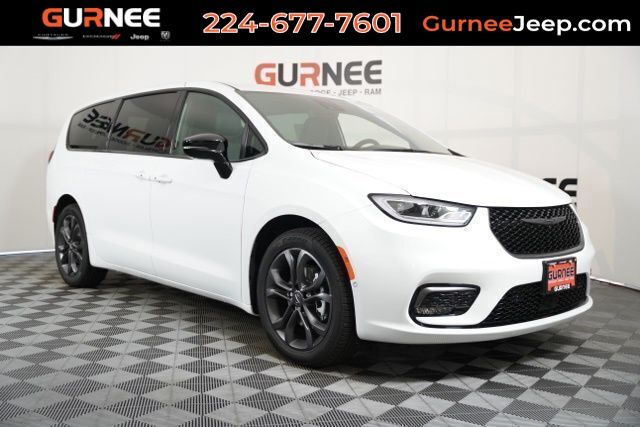 Bright White Clearcoat 2026 Chrysler Pacifica Minivan Front-Wheel Drive 9-Speed Automatic
