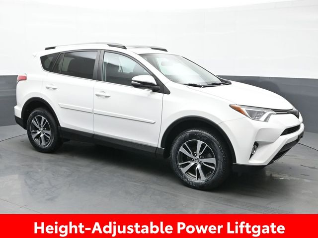 2018 Toyota RAV4 XLE 10