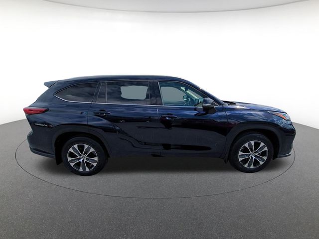 used 2022 Toyota Highlander car, priced at $32,771