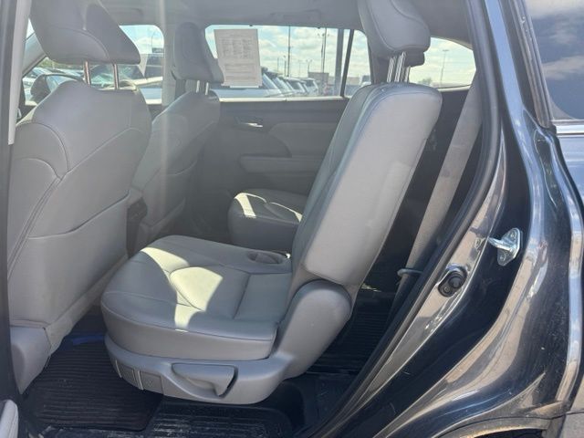 2021 Gray Toyota Highlander XLE AWD SUV