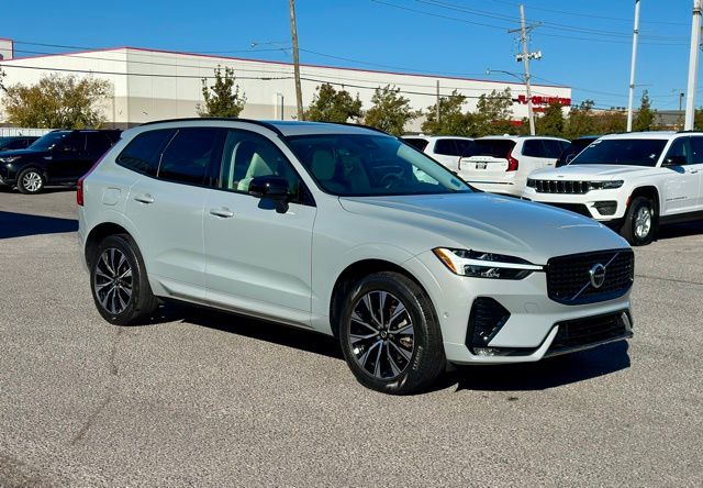 2024 Volvo XC60 B5 Plus Dark Theme