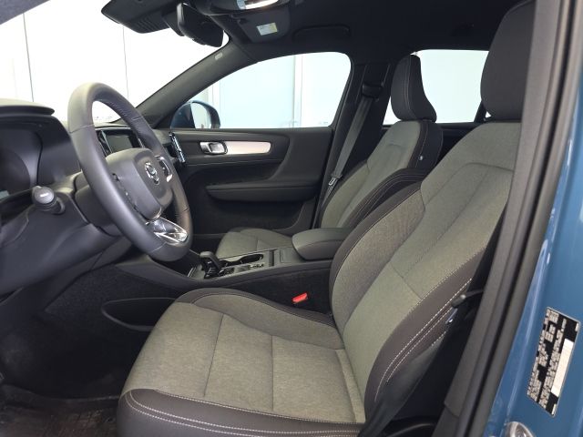 Used 2023 Volvo XC40 B5 Core 4D Sport Utility