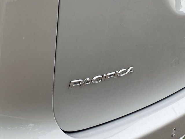 2024 Chrysler Pacifica Touring L 30