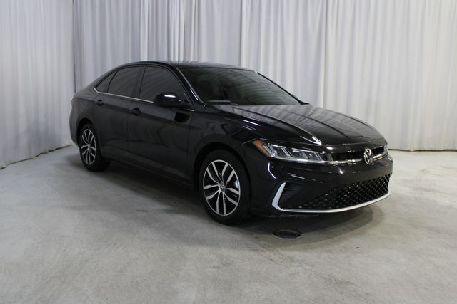 Used 2025 Black Volkswagen 1.5T SE image 25