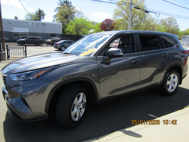 used 2023 Toyota Highlander car, priced at $33,999