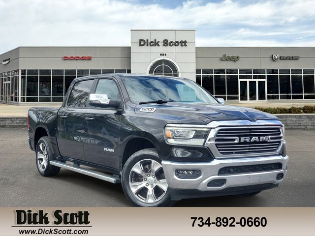 Diamond Black Crystal Pearlcoat 2024 RAM 1500 Laramie Crew Cab 4WD Pickup Truck Four-Wheel Drive 8-Speed Automatic