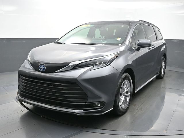 2025 Toyota Sienna XLE 7-Passenger FWD