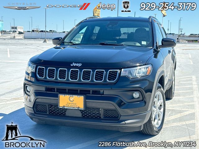 Diamond Black Crystal Pearlcoat 2024 Jeep Compass Latitude 4WD SUV / Crossover Four-Wheel Drive 8-Speed Automatic