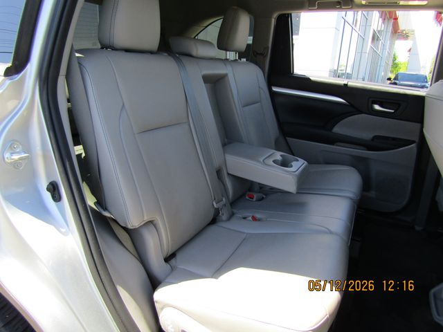 used 2019 Toyota Highlander car, priced at $25,499