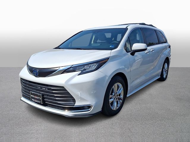 2022 Toyota Sienna XLE 7-Passenger FWD