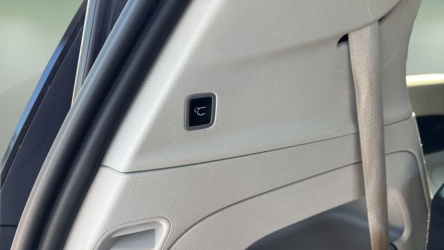 Used 2024 Silver Chrysler Touring L image 34