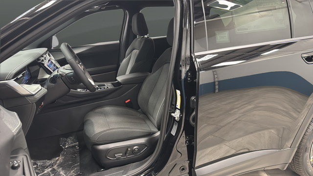New 2026 Diamond Black Crystal Pearlcoat Jeep Laredo image 9