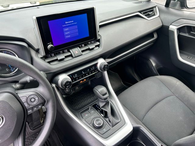 2024 Toyota RAV4 LE - Photo 32