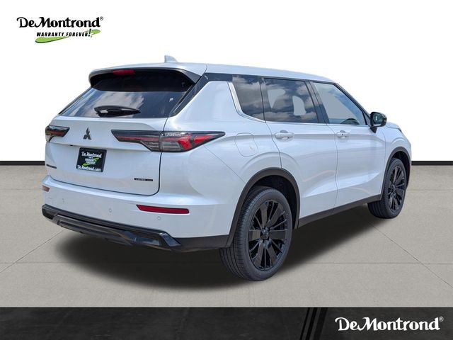 2026 Mitsubishi Outlander LE White at North Houston Mitsubishi