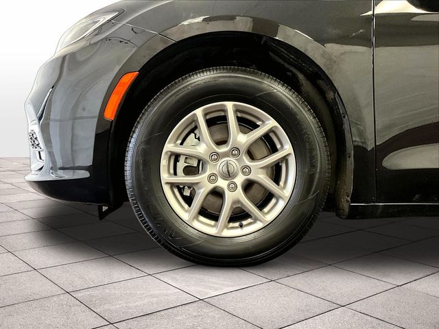 2025 Chrysler Pacifica Select - 7