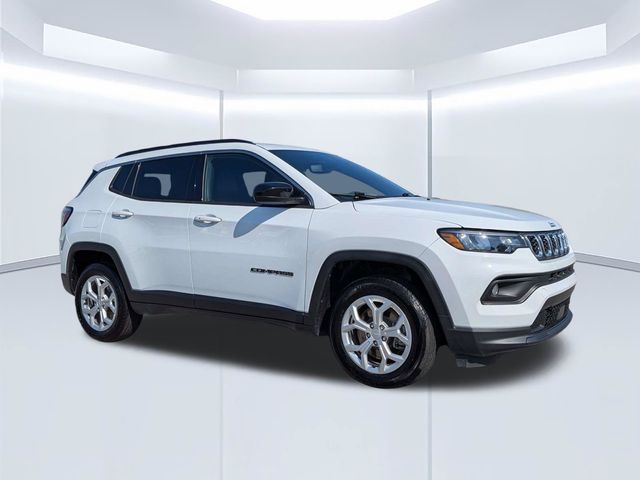 Bright White Clearcoat 2024 Jeep Compass SUV / Crossover Four-Wheel Drive 8-Speed Automatic
