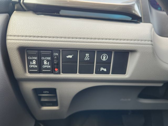 2023 Honda Odyssey Elite Silver at Classic Elite Chevrolet Sugar Land