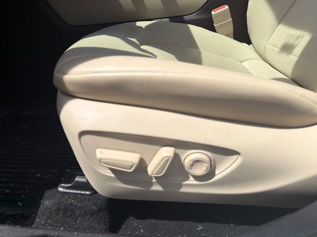 2022 Toyota Highlander XLE Off-white at Carlisle Cadillac Buick GMC