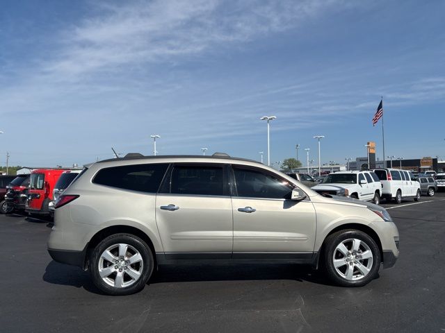 The 2017 Chevrolet Traverse LT photos