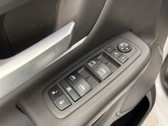 2022 Bright White Clearcoat Ram 1500 Big Horn/Lone Star 4X4 Truck