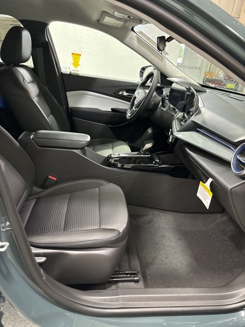 2025 Chevrolet Trax LT photo