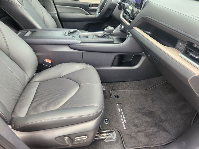 2026 Toyota Grand Highlander Hybrid Limited  at Classic Toyota Galveston