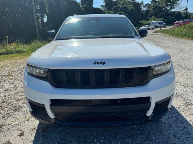 Used 2022 White Jeep Altitude image 2