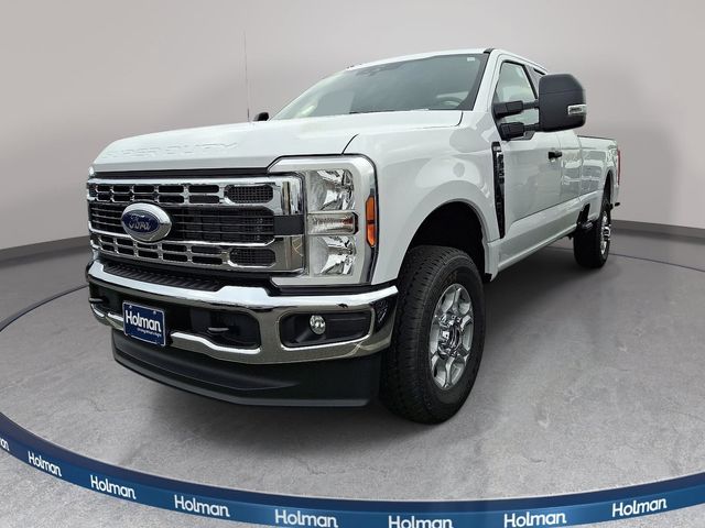 Oxford White 2026 Ford F-350 Super Duty Pickup Truck Four-Wheel Drive Automatic