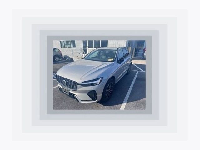 Silver 2023 Volvo XC60 B5 Plus Dark Theme AWD SUV / Crossover All-Wheel Drive Automatic