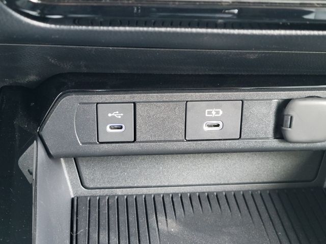 2026 Toyota Prius XLE - Photo 12