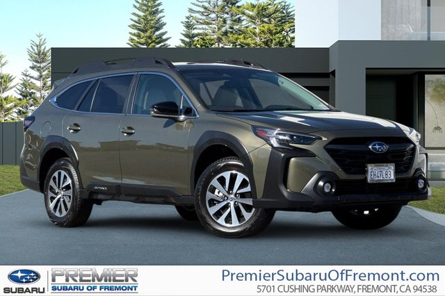 2025 Subaru Outback Premium's photo