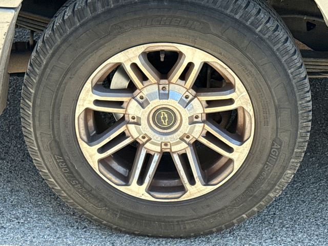 Used 2021  Chevrolet LS image 9