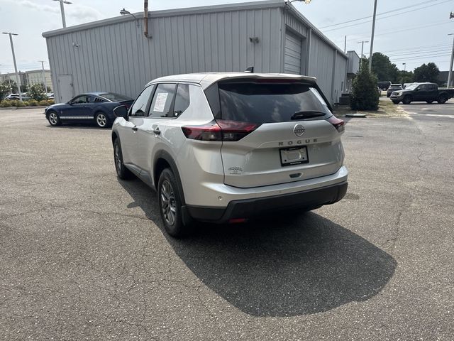 Used 2025 Silver Nissan S image 7