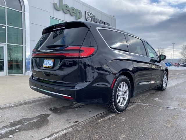 2024 Chrysler Pacifica Touring L - Diamond Black Crystal Pearlcoat exterior view 5