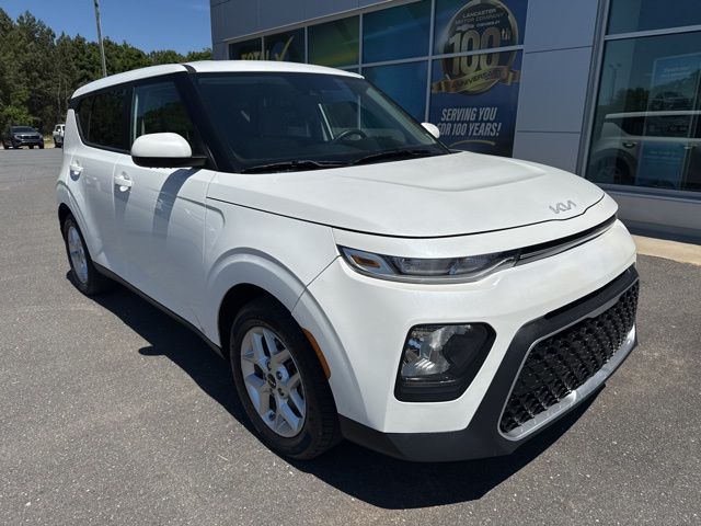 Snow White Pearl 2022 Kia Soul SUV / Crossover Front-Wheel Drive Continuously Variable Transmission