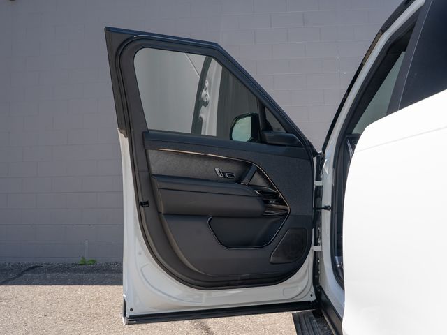 Used 2025  Land Rover Autobiography image 15