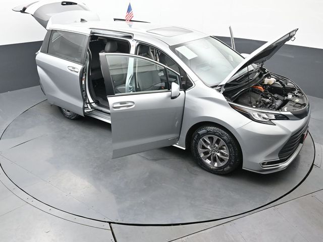 2021 Toyota Sienna XLE 59