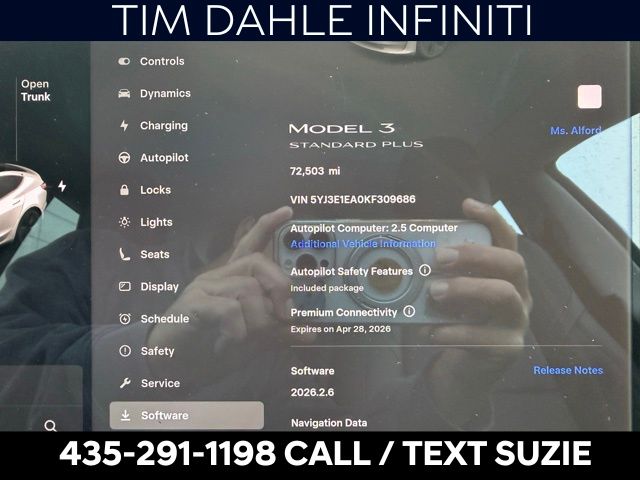 View vehicle photo 3