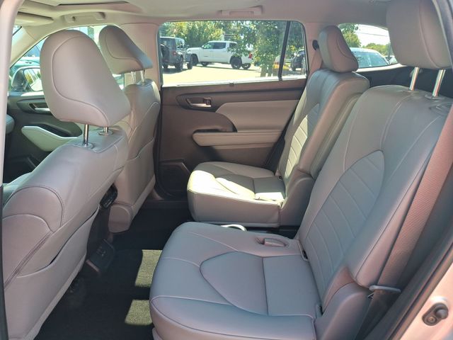 Used 2023 Toyota Highlander SUV