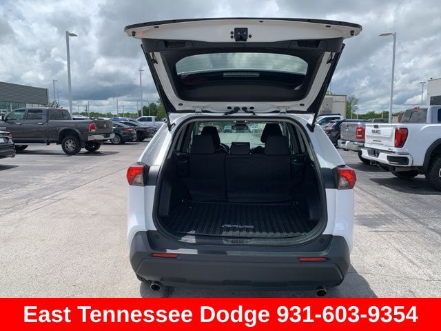 2022 Toyota RAV4 Hybrid LE photo